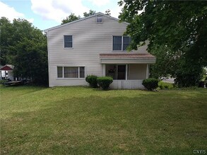 Building Photo - 300 Kinne St