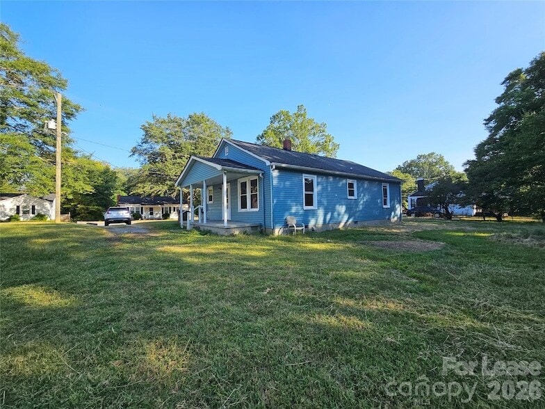Building Photo - 824 Hamrick St