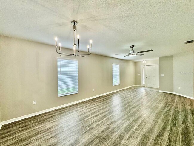 Foto del edificio - 12534 Chenwood Ave