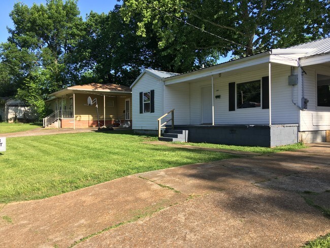 Building Photo - 1209 W Vine Ave