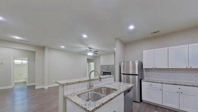Foto del edificio - Move-In Ready 4-Bedroom Home with Timeless Appeal