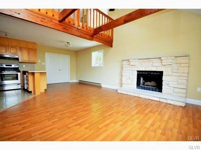 Building Photo - 854 Lower Mountain Dr