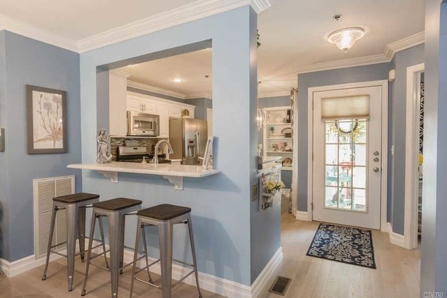 Building Photo - 28 Commodore Cir