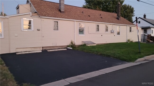 Building Photo - 6 Balzac Ct