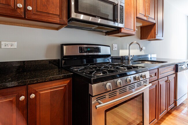 Foto del edificio - 736 W Addison St