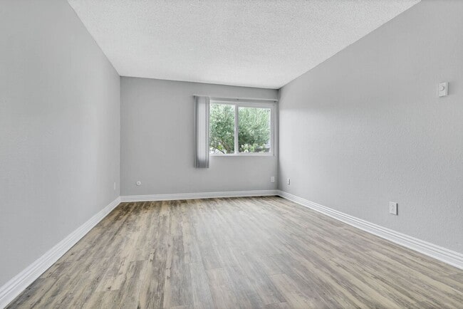 Interior Photo - Grossmont Bluffs