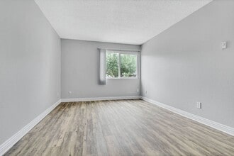 Interior Photo - Grossmont Bluffs