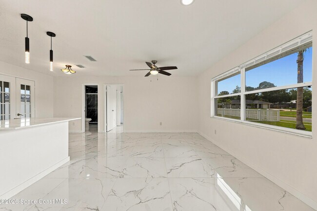Foto del edificio - 240 Meadowbrook Ave