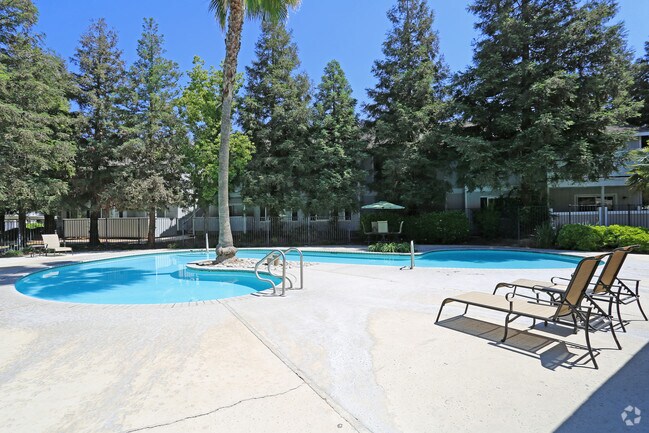 Piscina - Willowbrook Apartments