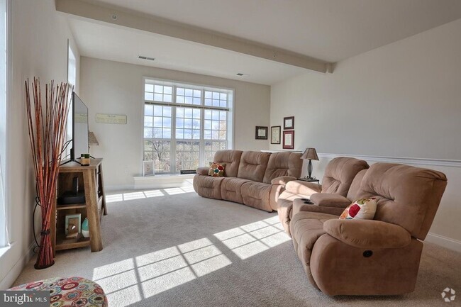 Building Photo - 726 Whitetail Dr