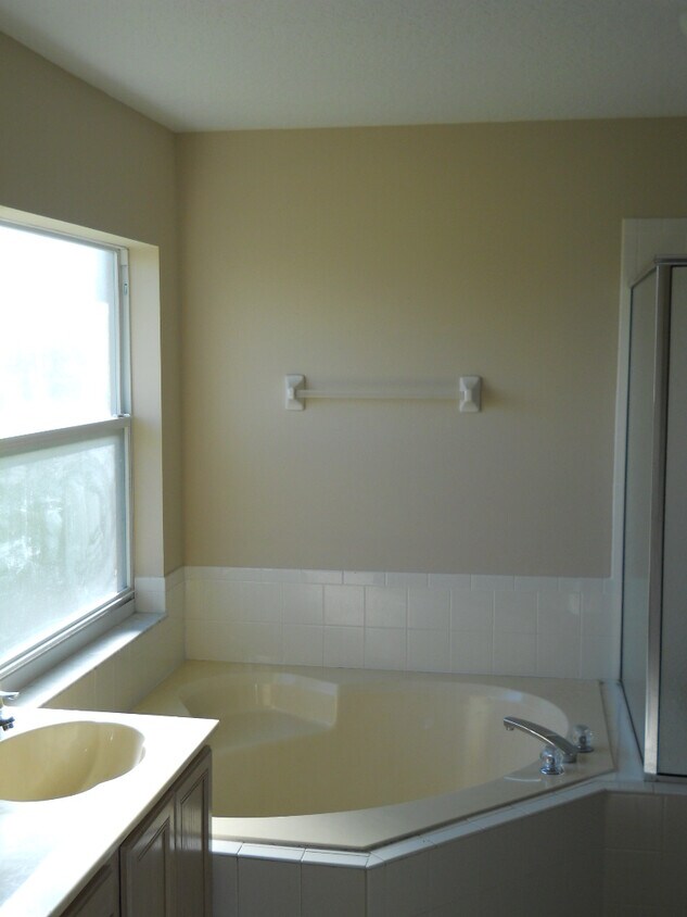 Building Photo - 919 Albertville Ct