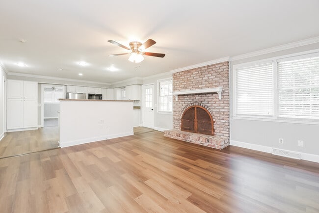 Foto del edificio - 512 Brooks Rd