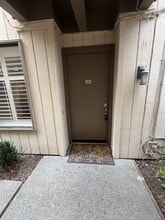 Building Photo - 546 Woodside Oaks