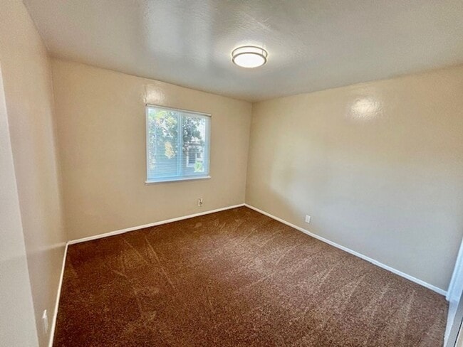 Building Photo - 5730 Bayview Ave