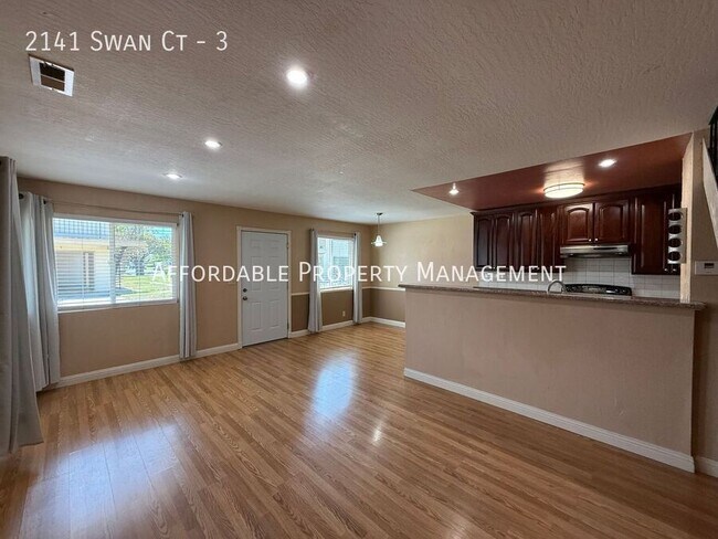 Building Photo - 2141 Swan Ct