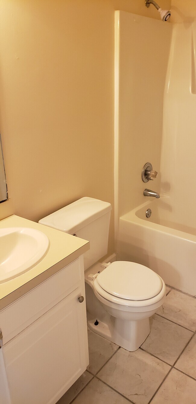 Baño 1 - 560 Snow Hill St