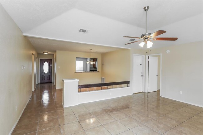 Building Photo - 17223 Foxfield Dr