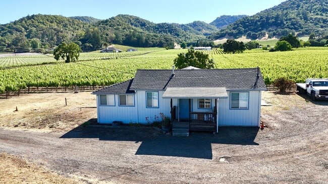 Foto del edificio - Rare, 2 Bedroom, 1 Bathroom Vineyard Cottage