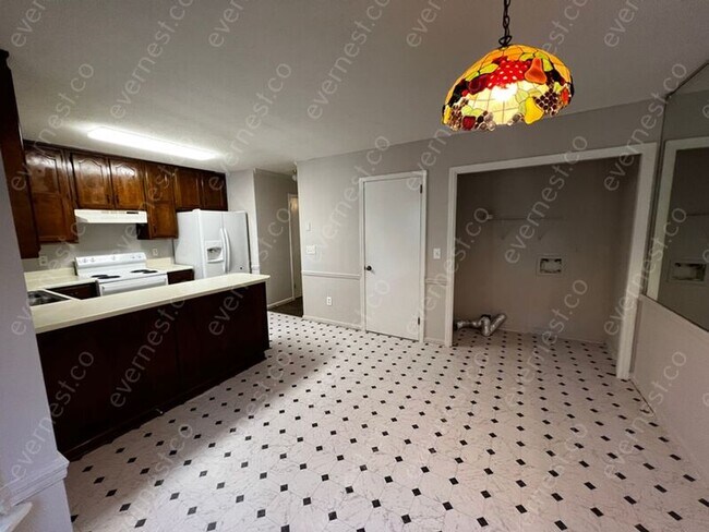 Building Photo - 380 Jamestown Manor Dr