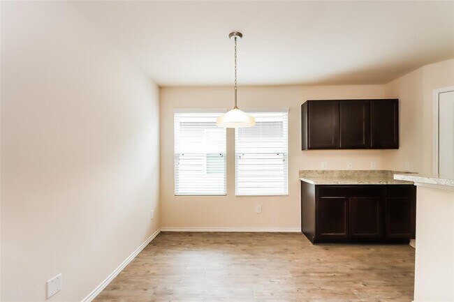 Building Photo - 413 N Meadows Dr