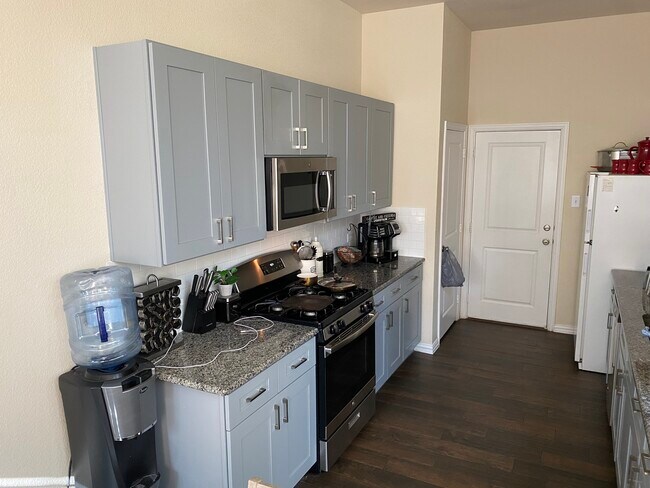 Foto del edificio - 4901 Oak Creek Ln.