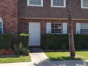 Building Photo - 415 N Cypress Dr