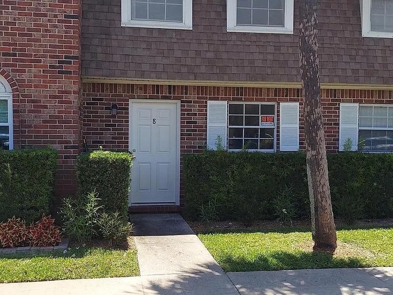 Primary Photo - 415 N Cypress Dr