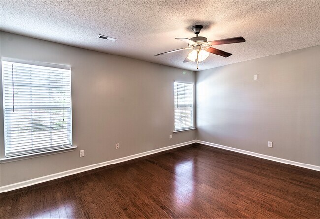 Foto del edificio - 111 NW Wittington Ln