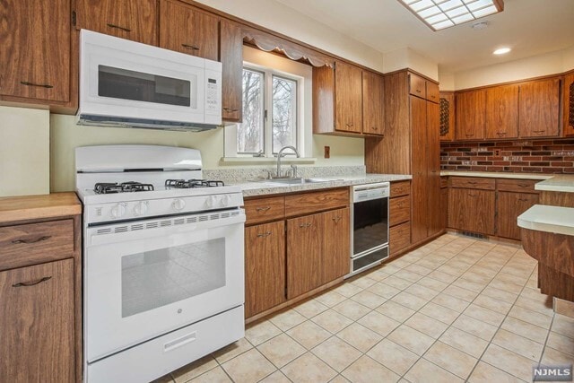 Building Photo - 44 Lakeview Avenue
