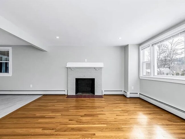 Building Photo - Beautifully Renovated 3-Bedroom Home in Woburn – $3,650.00/mo