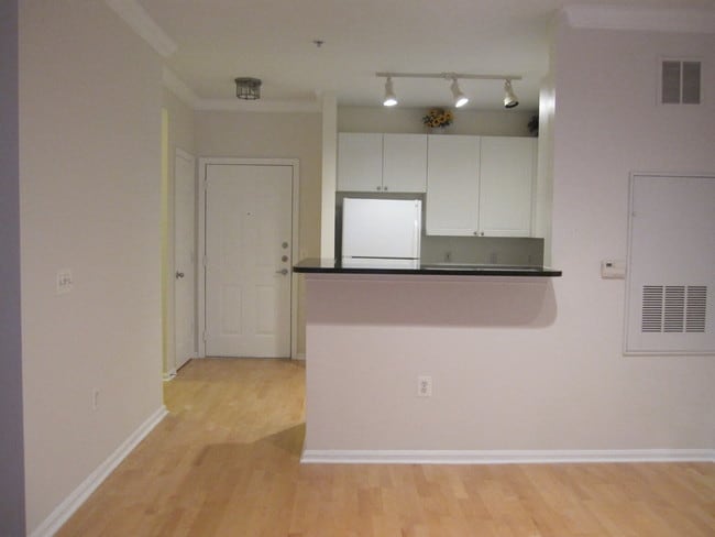 Building Photo - 2791 Centerboro Dr