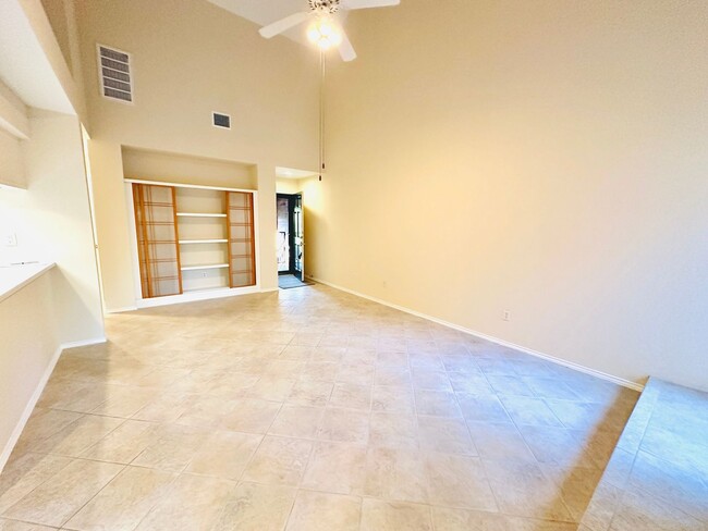 Building Photo - Charming Condo with Modern Amenities and N...