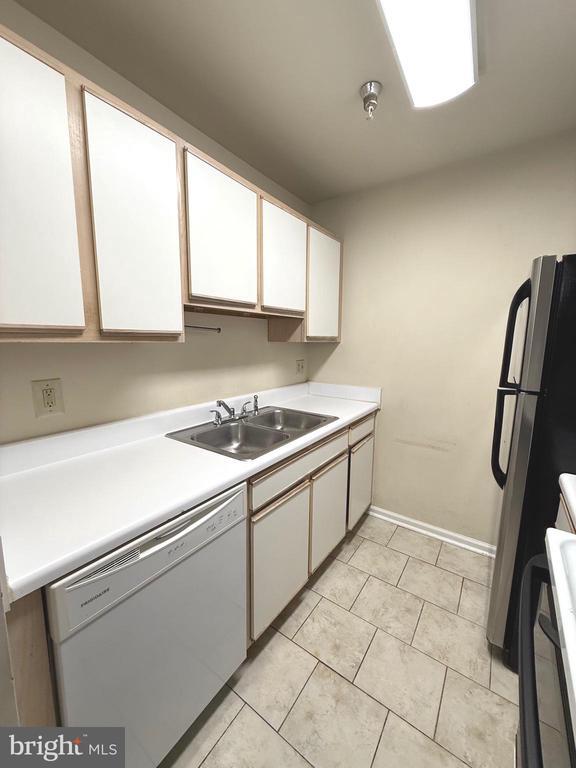 Building Photo - 32 White Pine Cir