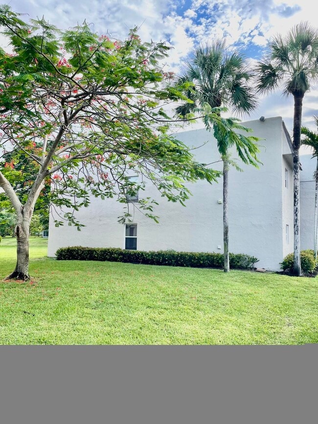Building Photo - 2900 Fiore Way