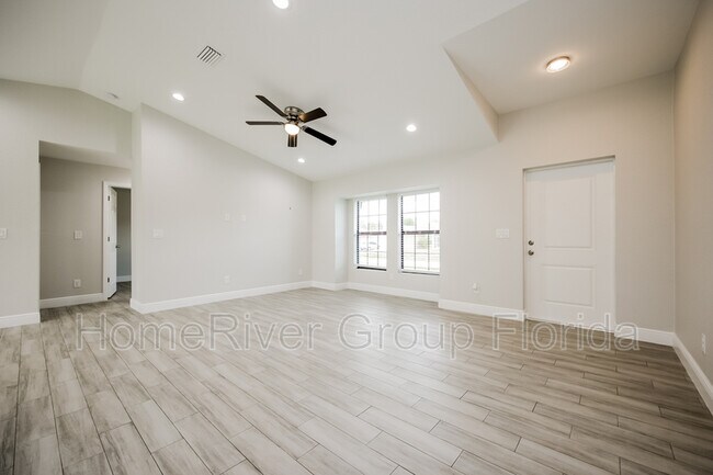 Foto del edificio - 2715 42nd St SW