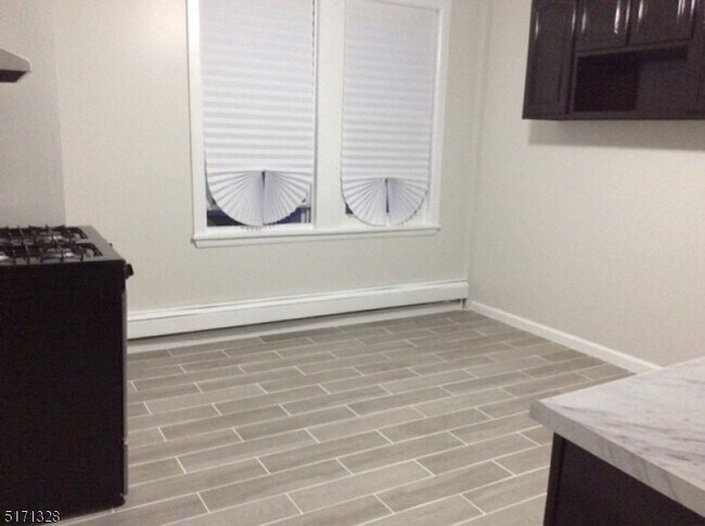 Foto del edificio - 423 Halsted St