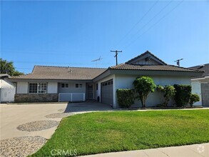 Building Photo - 530 W Parkwood Ave