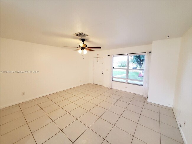 Building Photo - 4715 SW 43rd Terrace
