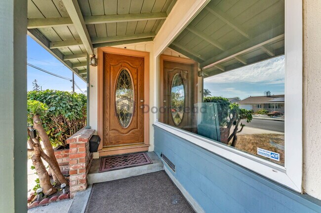 Building Photo - 16017 Via Nueva