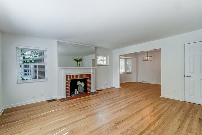 Foto del edificio - 227 Corona Ave