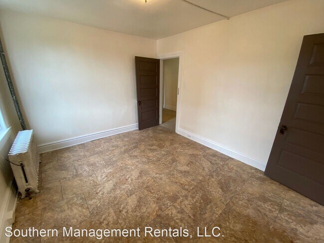 Building Photo - 3 br, 1.5 bath House - 754 W Locust St