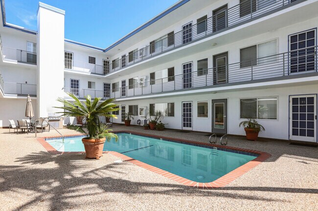 Foto del edificio - 229 Bicknell Ave