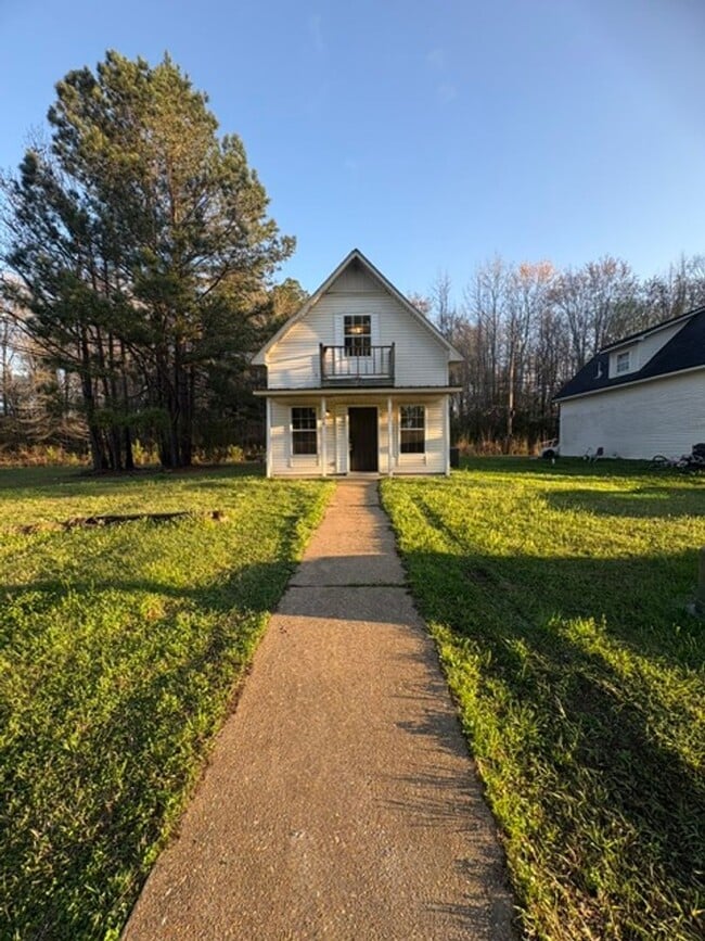 Building Photo - Renovated 3 Bedroom 2 Bath Home for Rent!