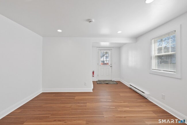 Building Photo - 14 Center Ave