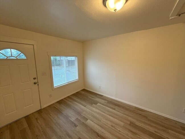 Foto del edificio - 3357 Portland Rd NE