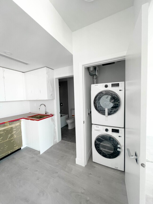 Building Photo - 901-901 Lougheed Hwy.