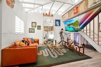 Building Photo - 455 NW 19th Ln