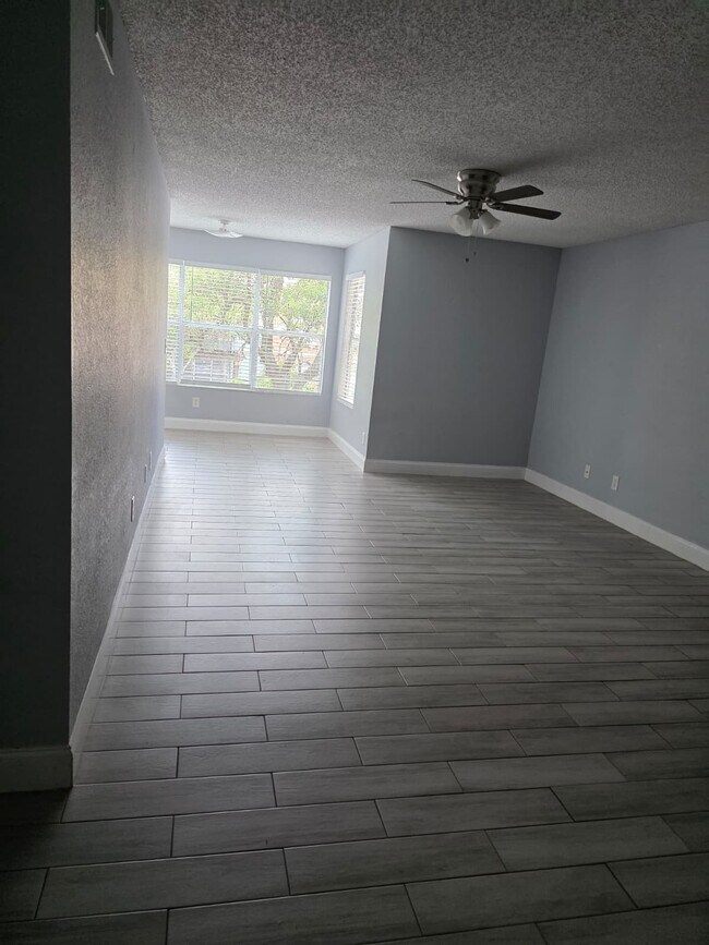 Foto del edificio - 5156 Conroy Rd