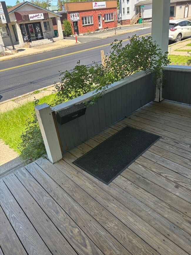 Building Photo - 3BR Single Family Rental  - Walk to Downto...