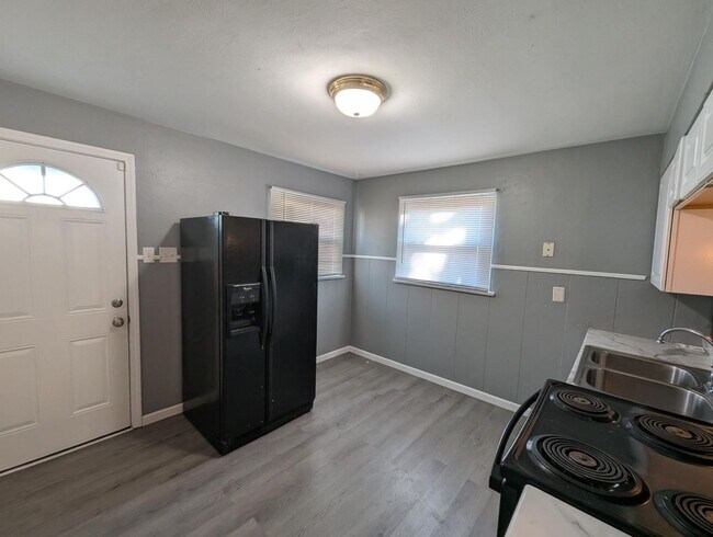 Building Photo - Best of Berkley Bungalow